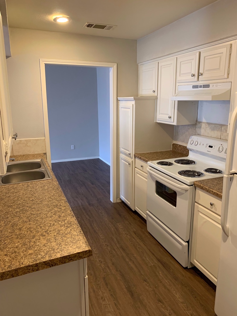 Denton Apartment: 417-421 Gardenview St