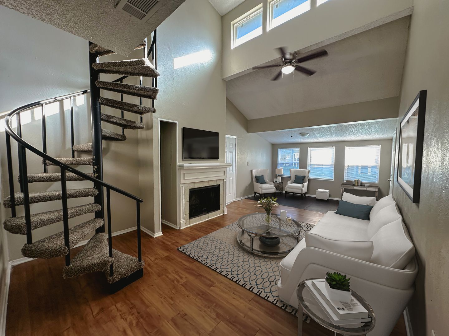 Dallas Apartment: 9696 Walnut St