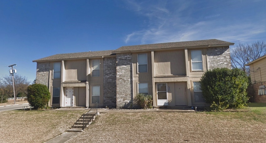 Benbrook Apartment: 3801-3807 Coates Cir