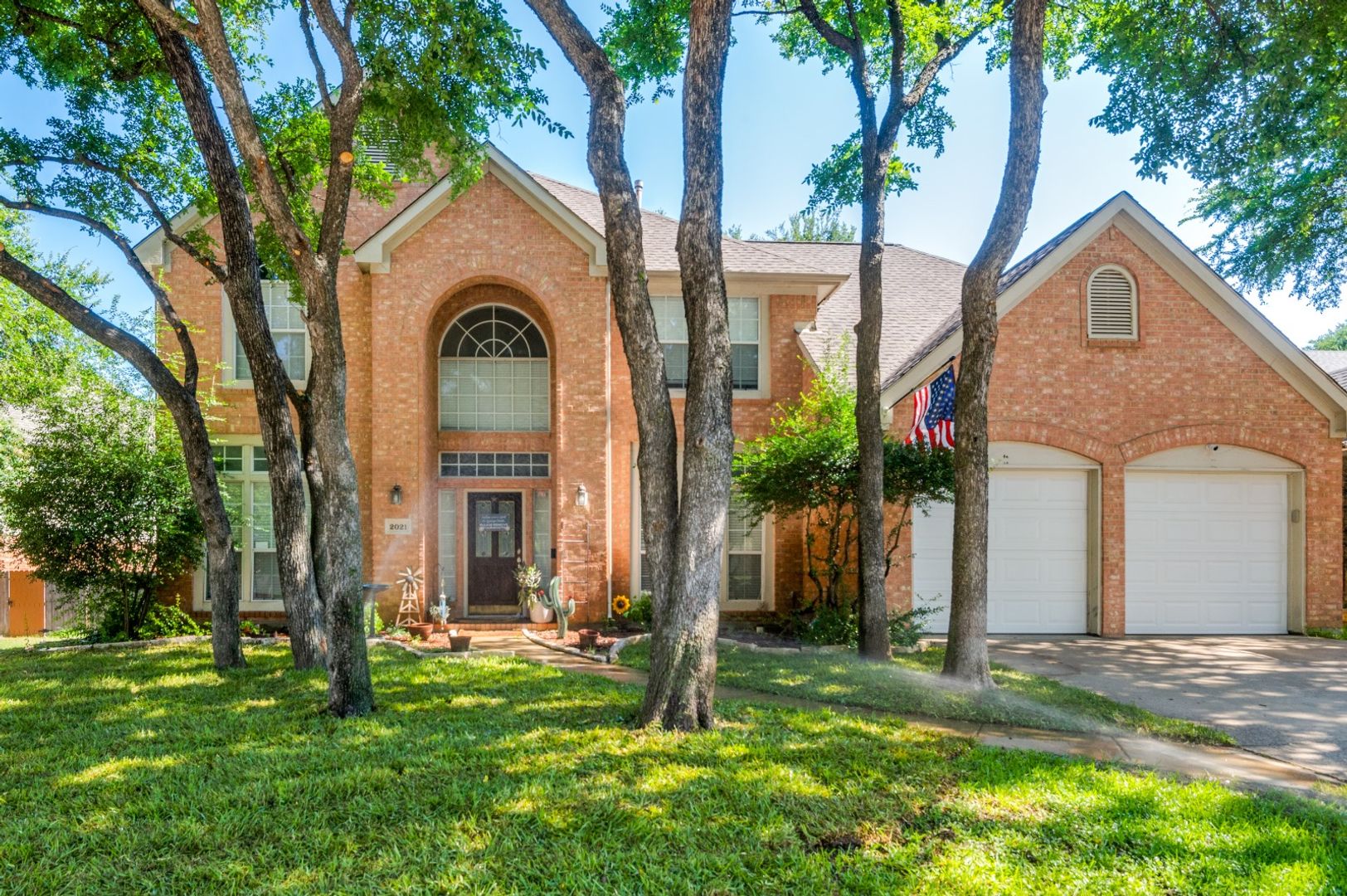 Arlington House: 2021 Broadleaf Dr.