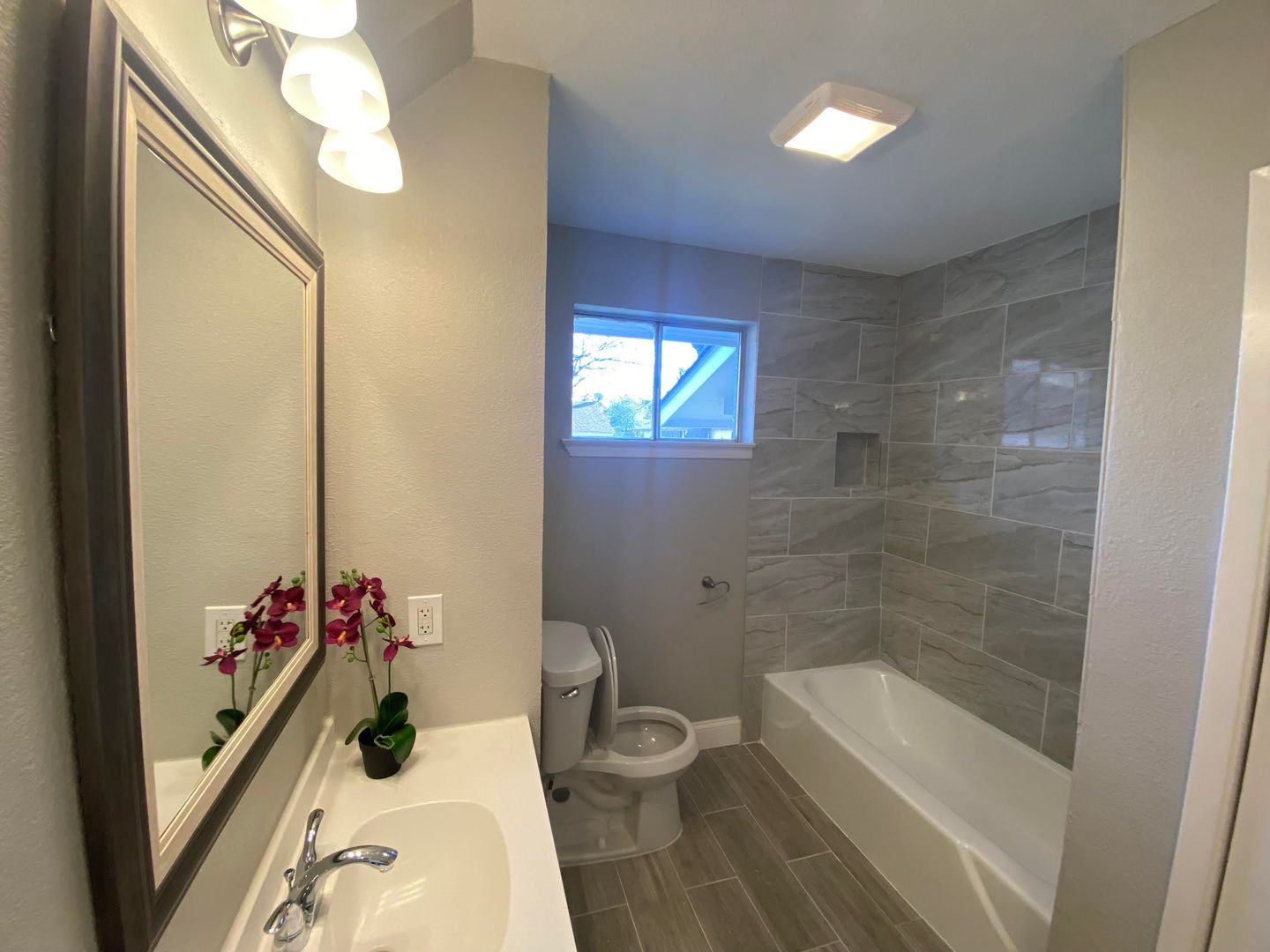 Irving House: 2006 W Northgate