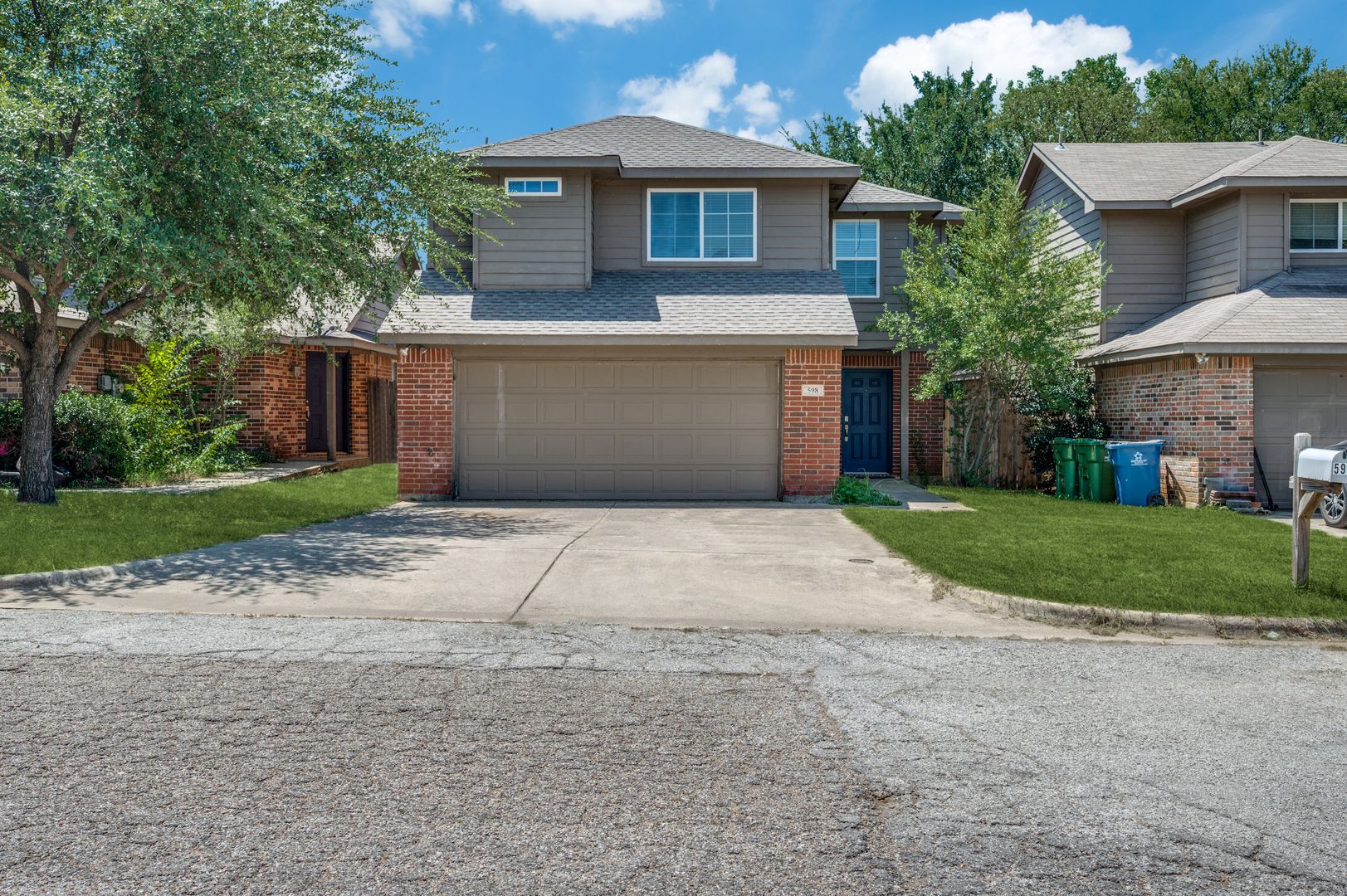 Lake Dallas House: 598 Harbour Town