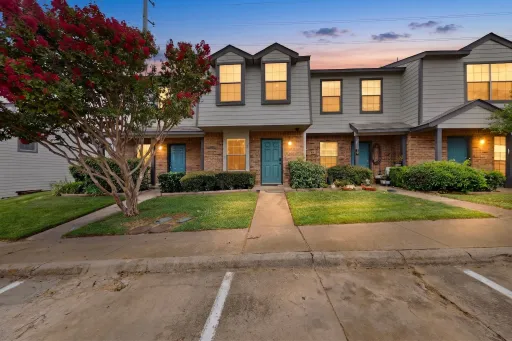 Walk to UNT | Updated Townhome | 2 Private Suites & Community Pool – photo 1