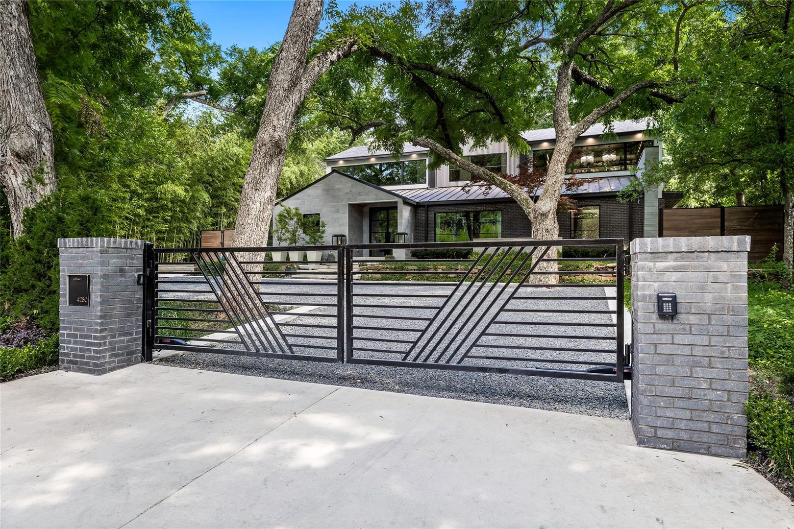 Dallas House: 4280 Shorecrest Dr