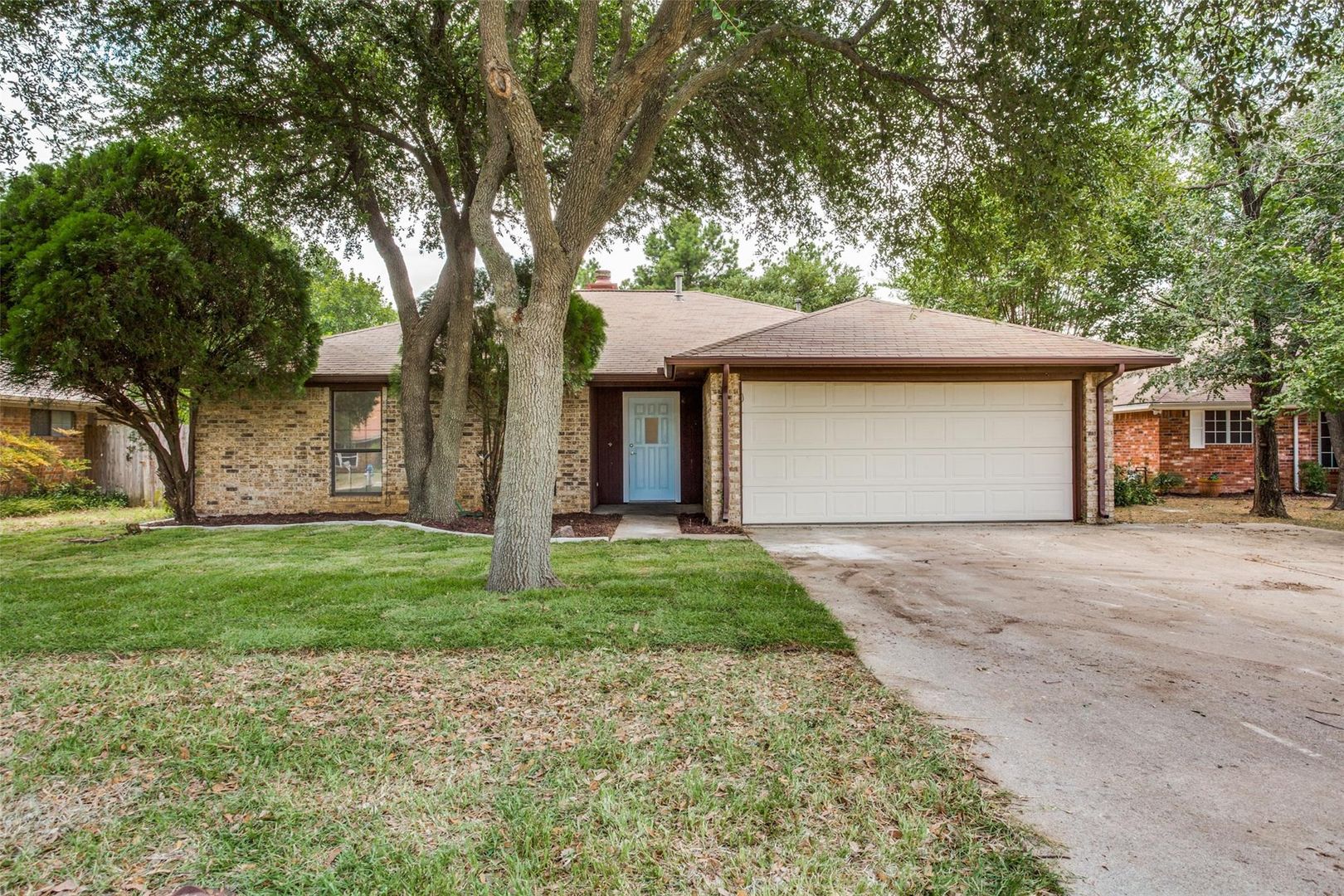 Denton House: 3842 Waterford Way