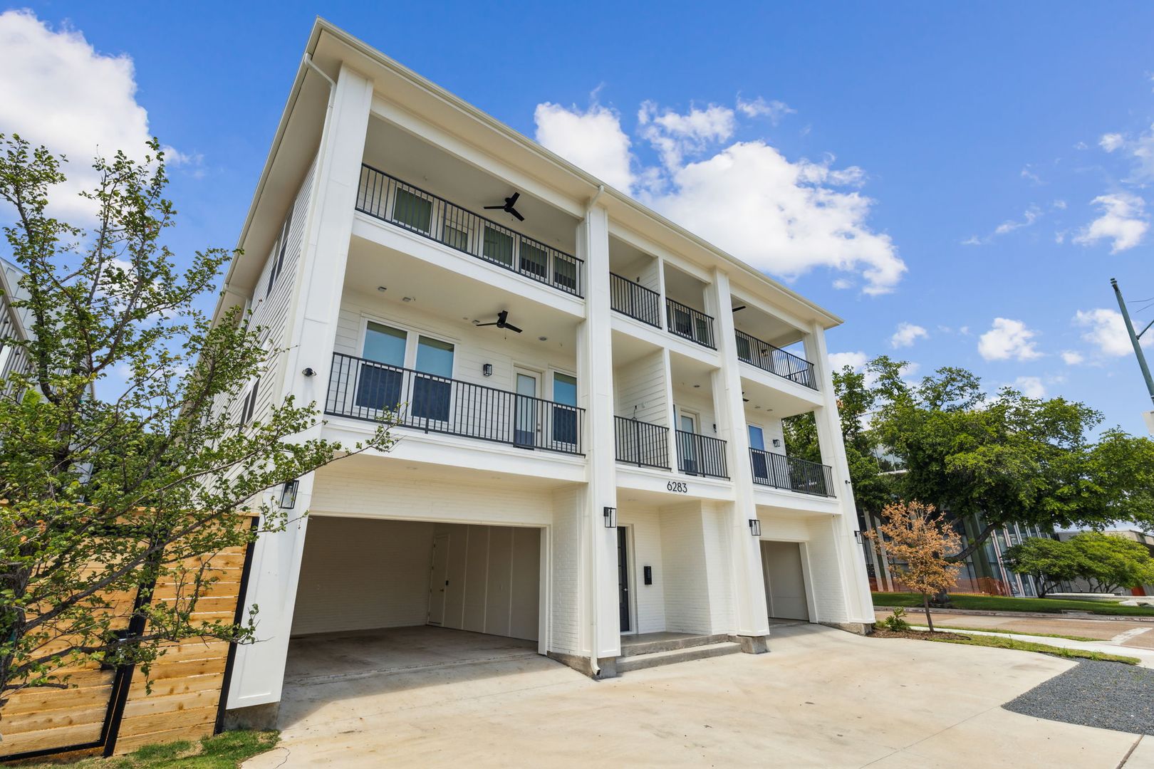 Dallas Apartment: 6283 La Vista Drive