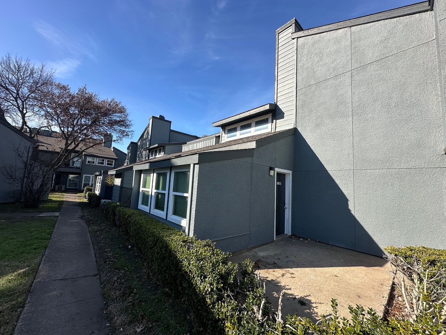Dallas Apartment: 9696 Walnut St
