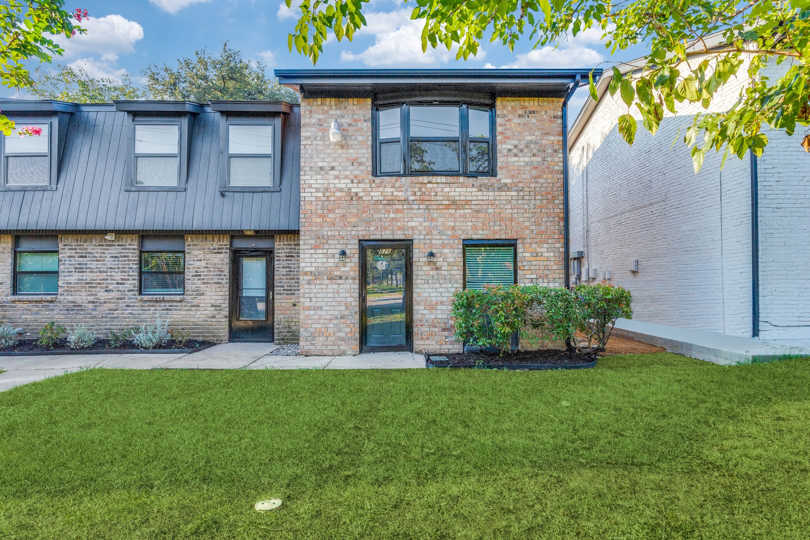 Grapevine Apartment: 826 Wildwood Ln.