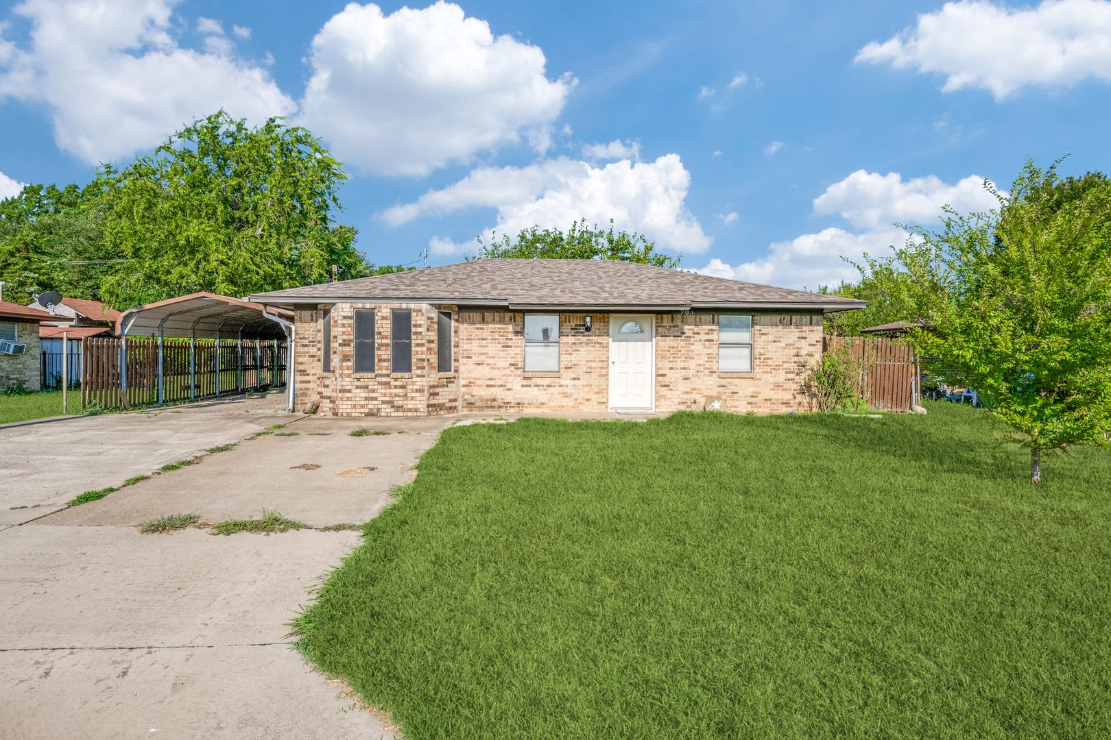 Sanger House: 705 N 1st Street