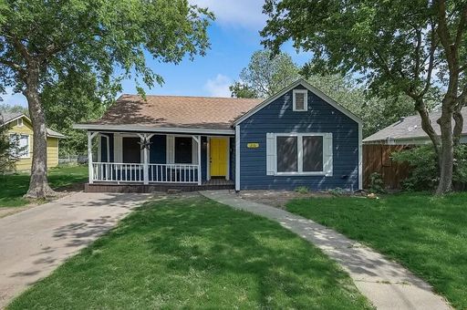 216 E Division - Pilot Point