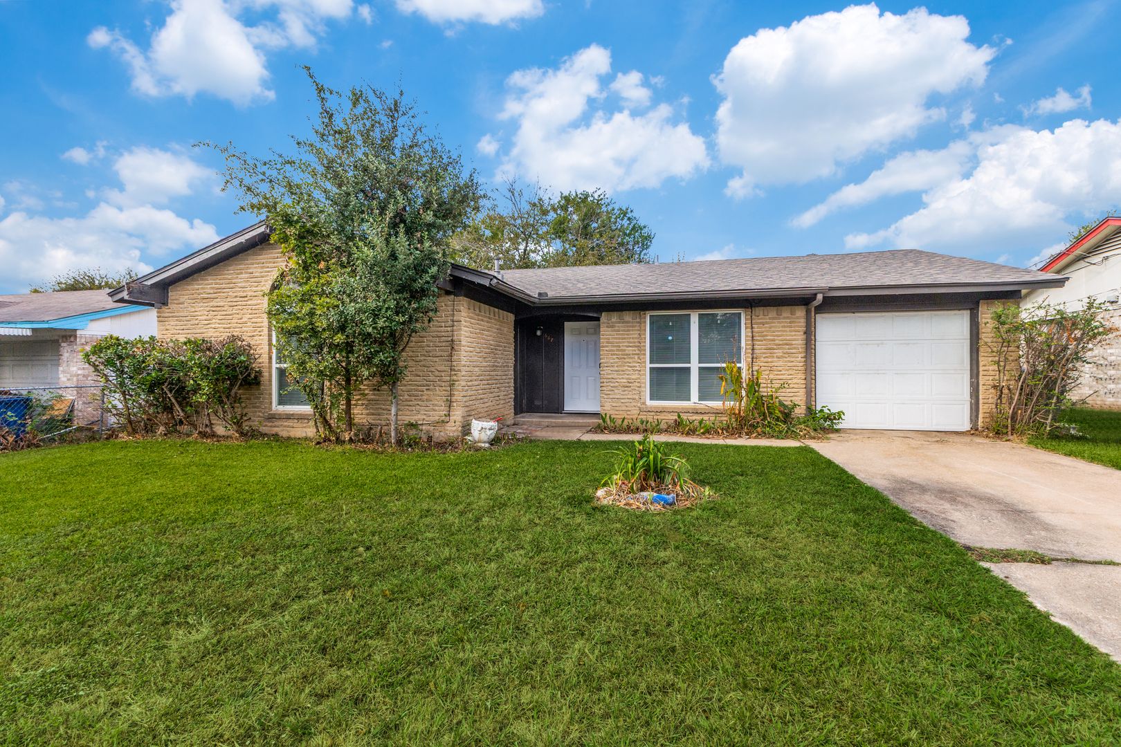 Dallas House: 667 Edgeglen Drive