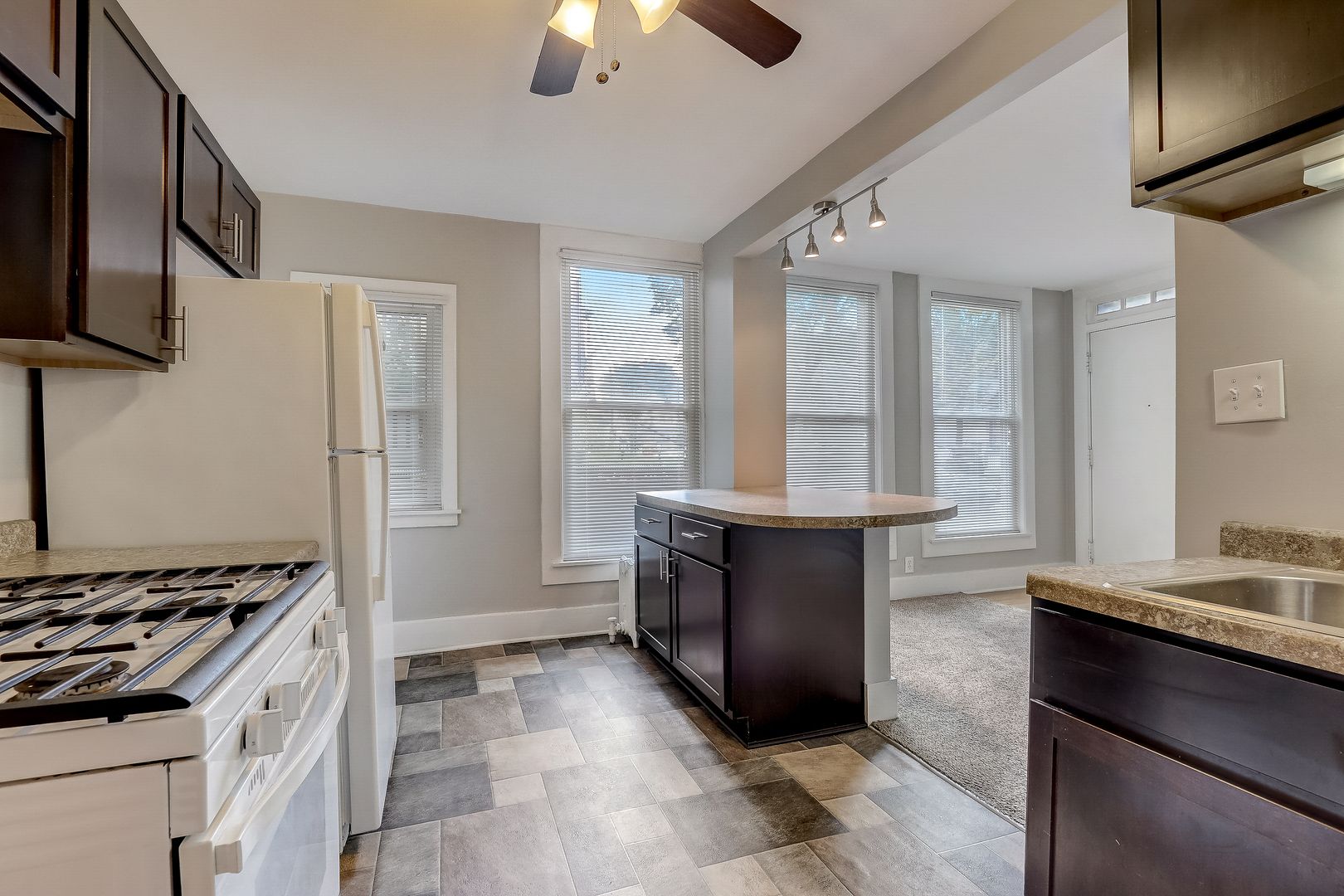 Milwaukee Apartment: 2002-04 N Bartlett Ave & 1606-06A E Lafayette Pl