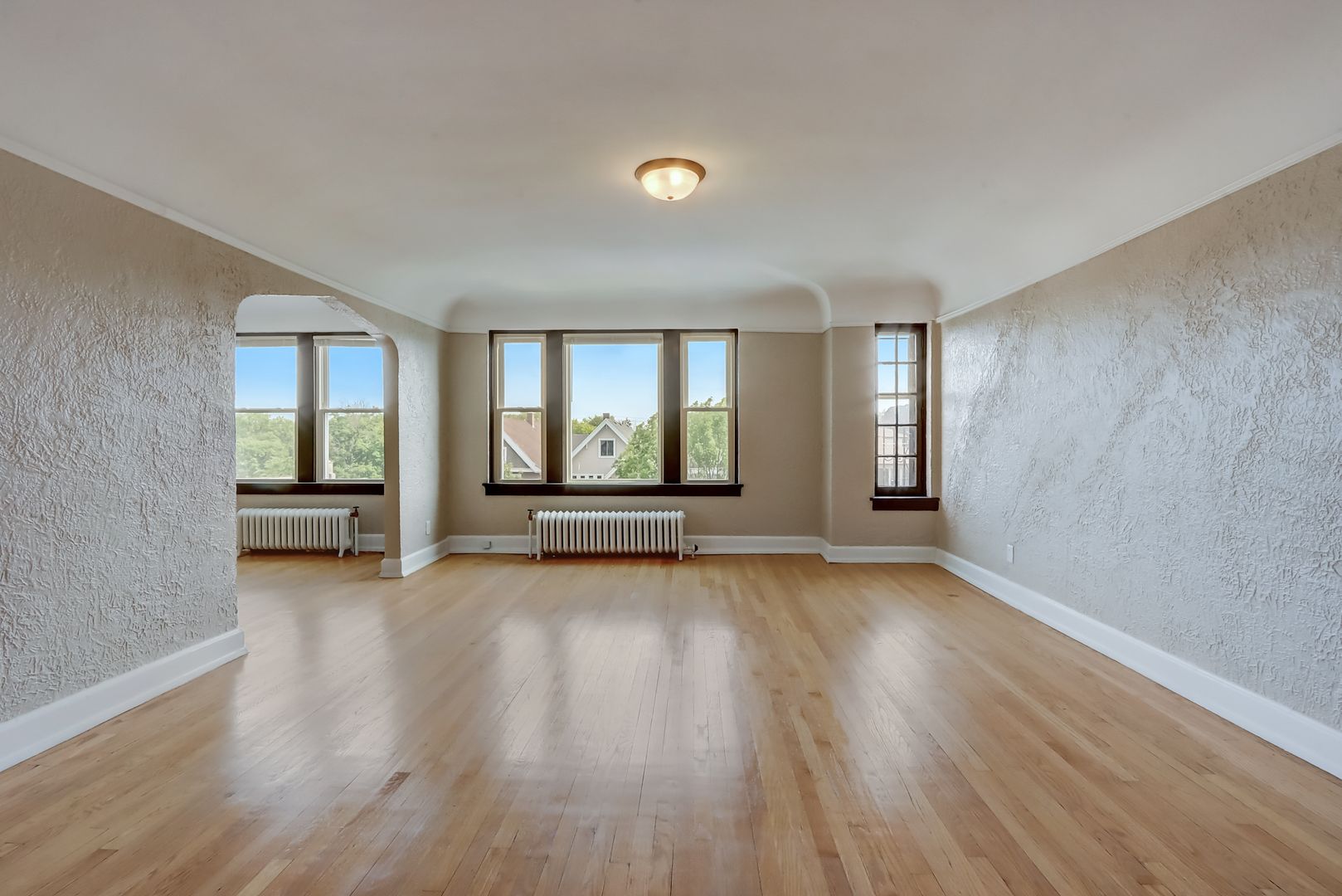 Milwaukee Apartment: 3124 W National Ave