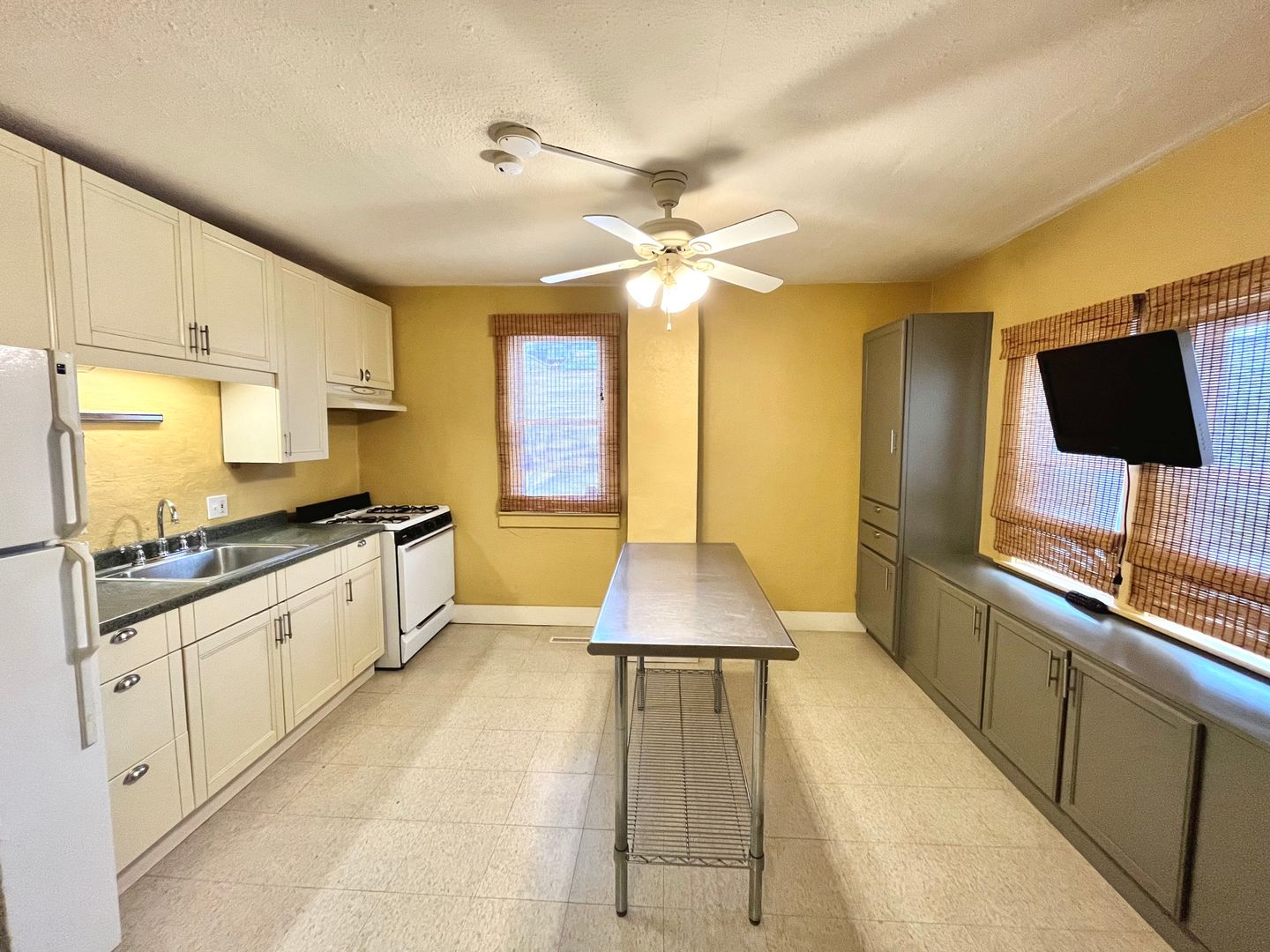 Milwaukee Apartment: 424 W. Washington Street