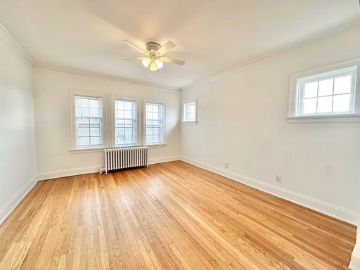 Spacious & Charming 2 BR Apartment in the Heart of Shorewood – photo 1