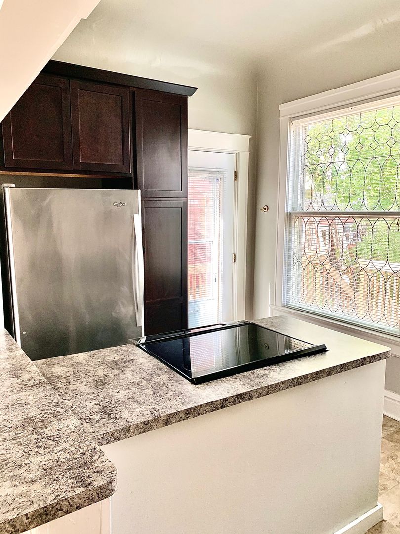 Milwaukee Apartment: 2719-2721 North Hackett Avenue