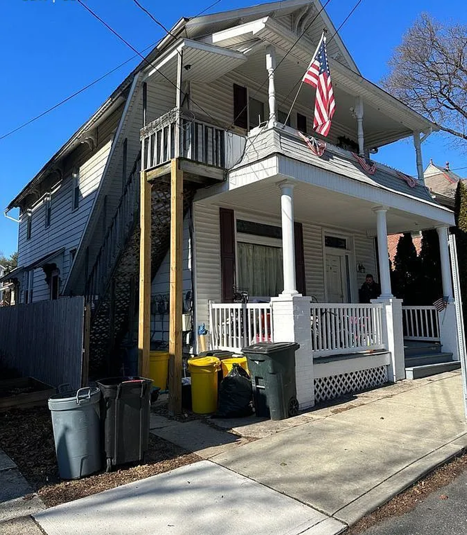 Bangor Apartment: 18 S 2nd St