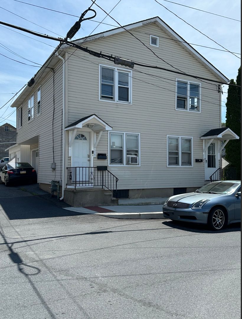 Slatington Apartment: 213-215 E Franklin St