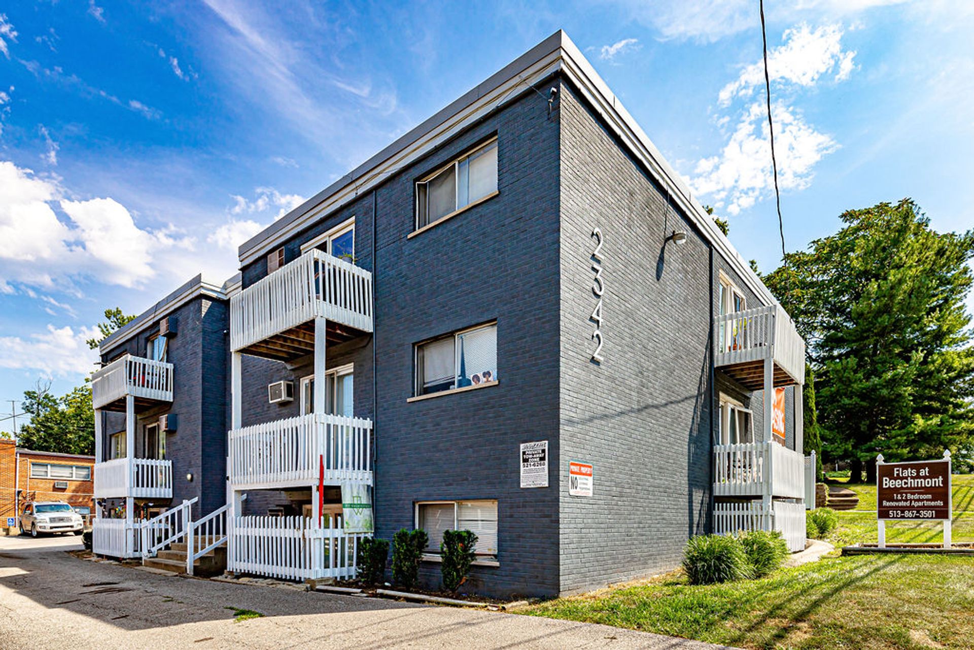 Cincinnati Apartment: 2342 Beechmont Ave