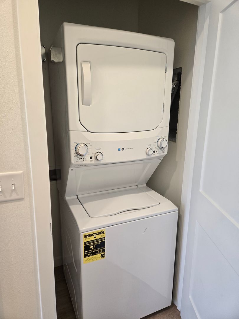 Springfield Apartment: 1310 E St. Louis Street