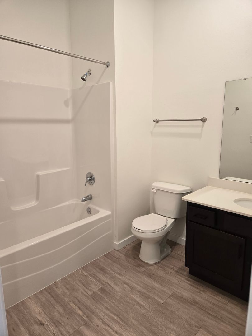 Springfield Apartment: 1310 E St. Louis Street