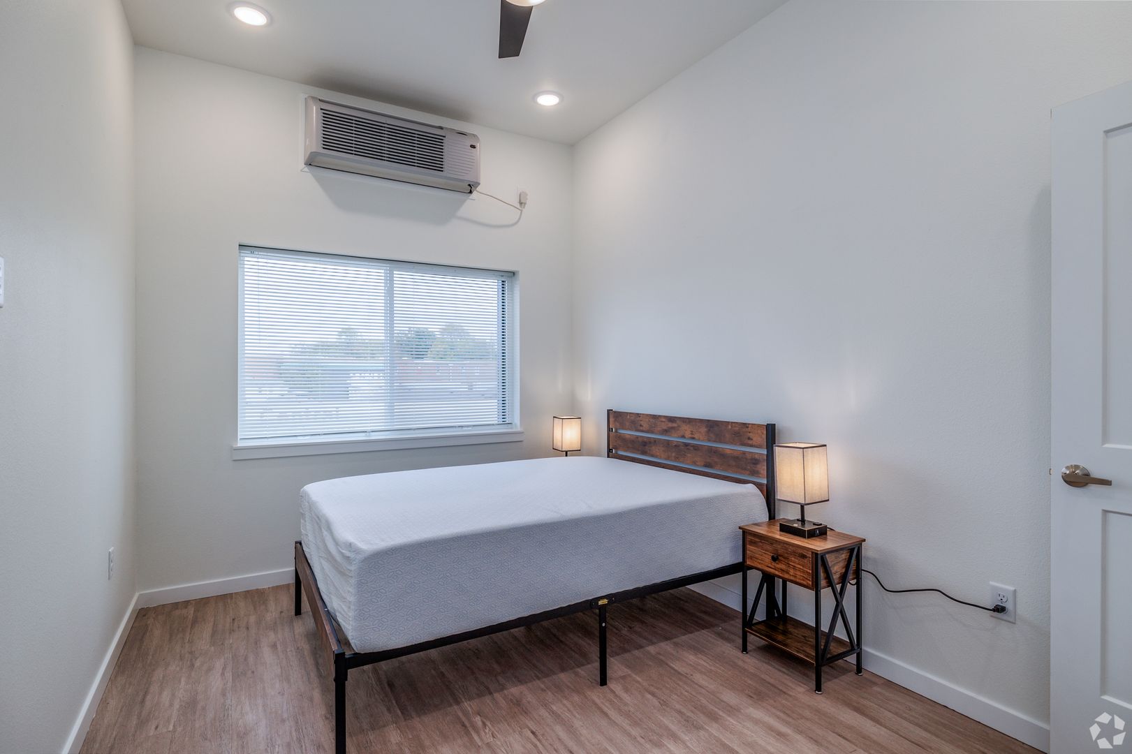 Springfield Apartment: 1310 E St. Louis Street