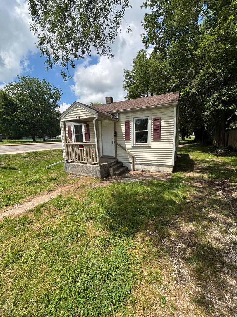 Springfield House: 1531 W Webster