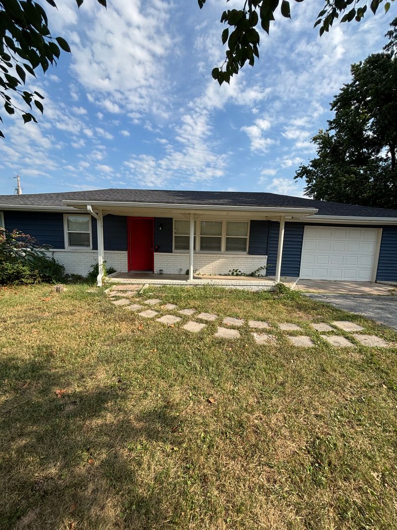 Springfield House: 7033 W Farm Road 106
