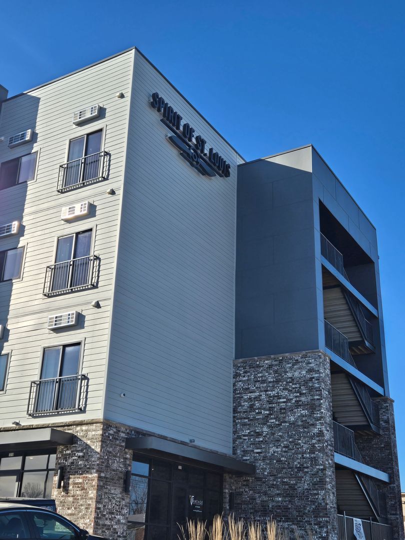 Springfield Apartment: 1310 E St. Louis