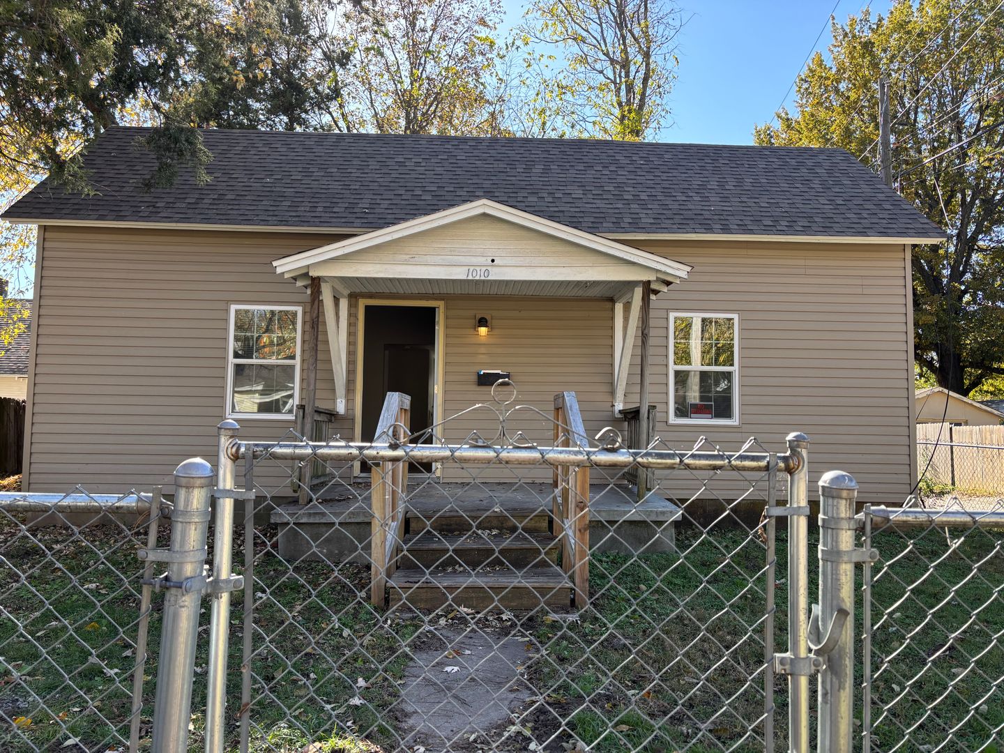 Springfield House: 1010 W Scott