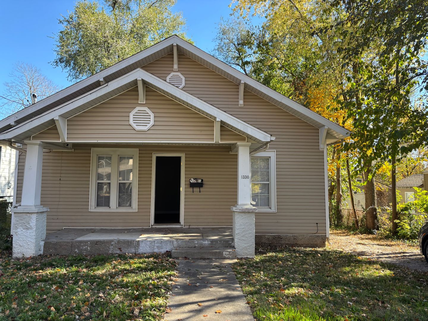 Springfield House: 1330 N Broadway