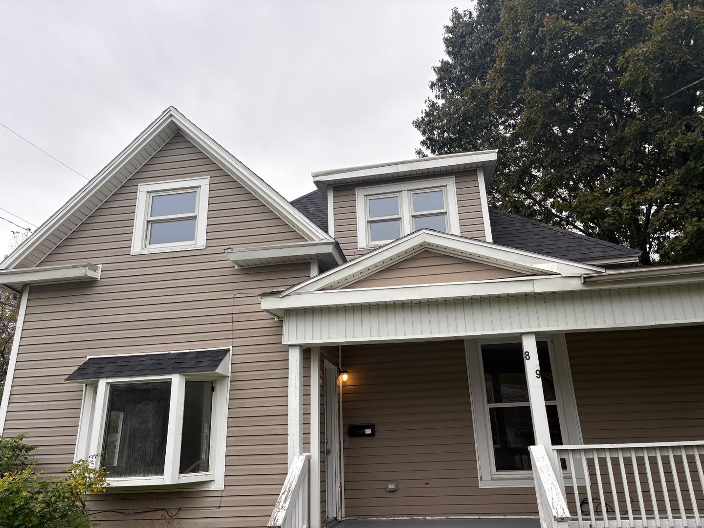 Springfield House: 839 W Webster