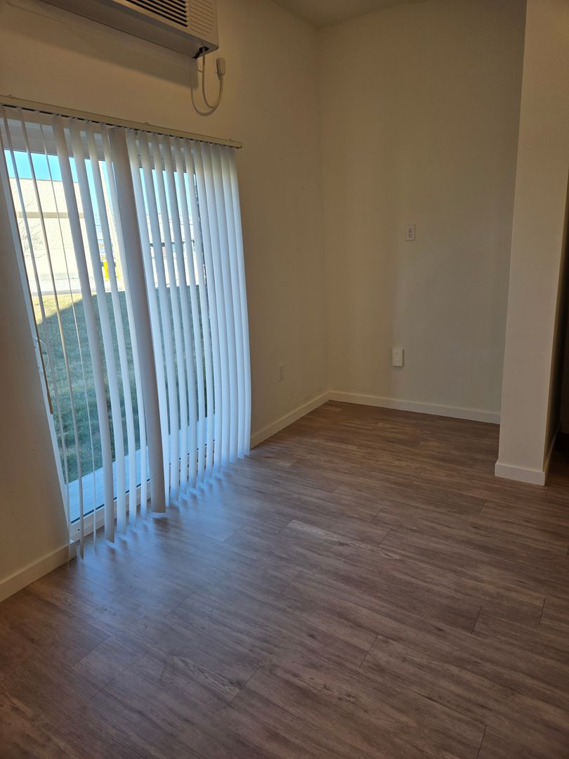 Springfield Apartment: 1310 E St. Louis Street