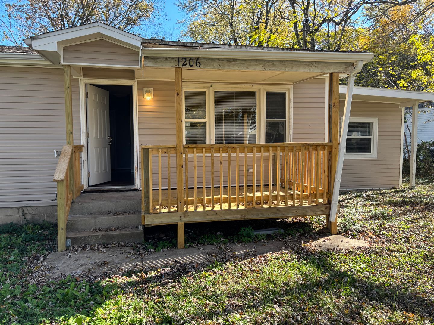 Springfield House: 1206 N Brown