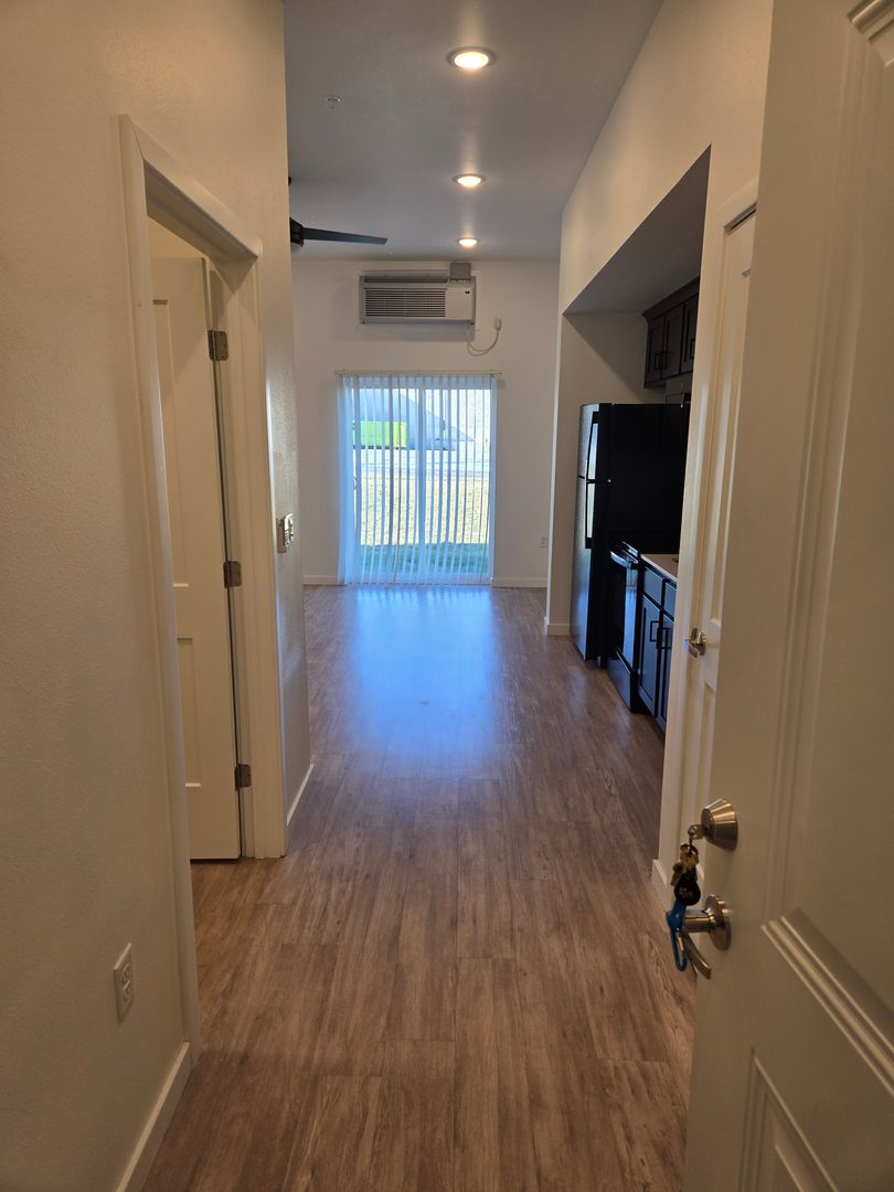 Springfield Apartment: 1310 E St. Louis Street