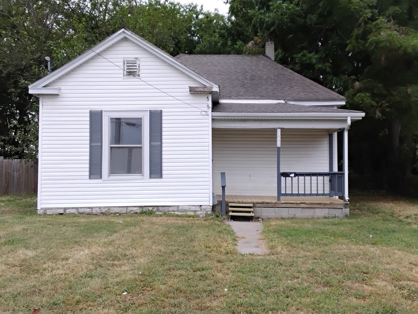 Springfield House: 1632 N Irving