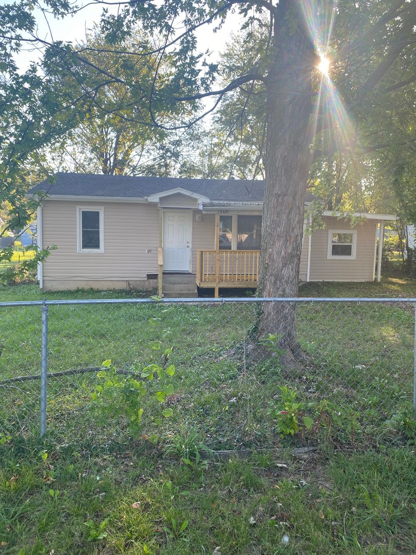 Springfield House: 1206 N Brown