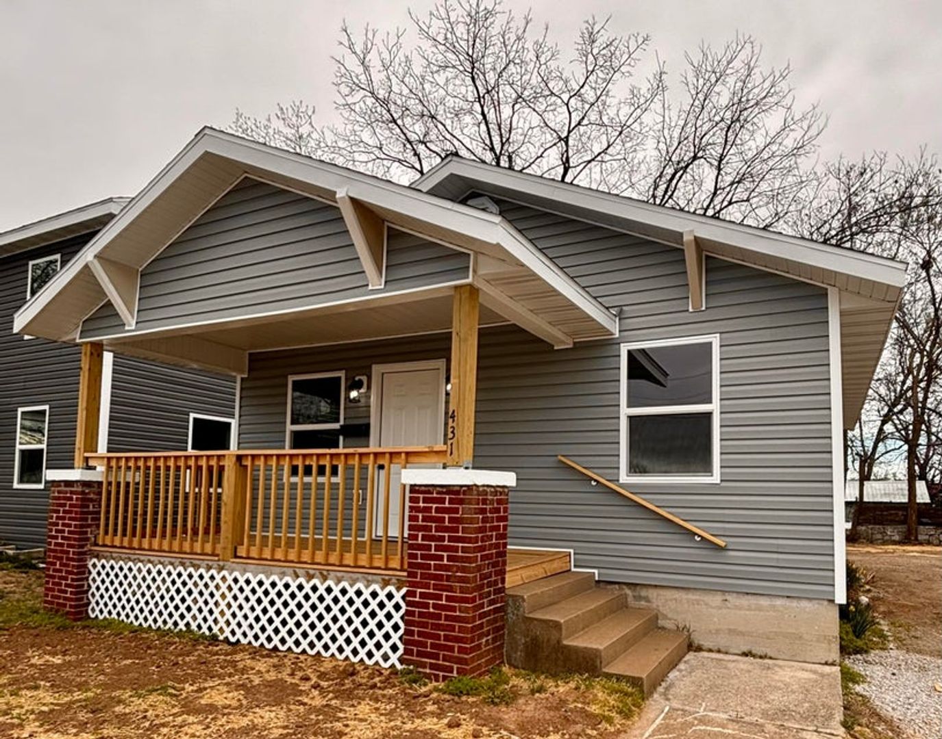 Springfield House: 431 W Division St