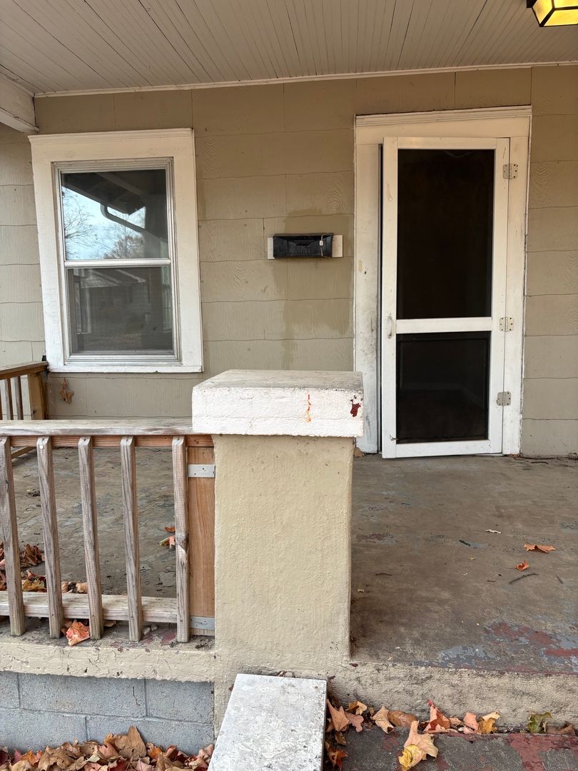 Springfield House: 2127 N Boonville