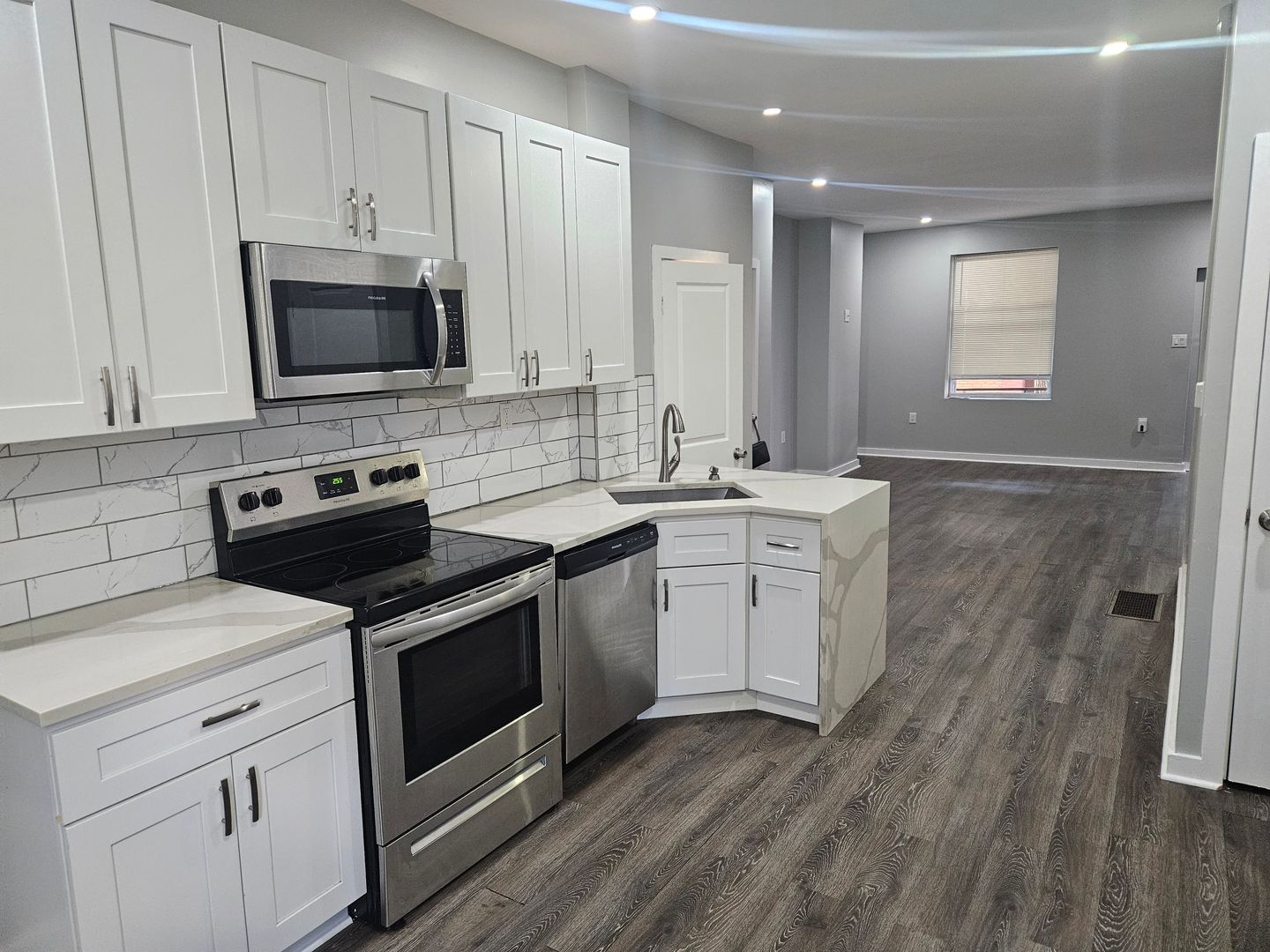 Philadelphia House: 31 S Salford St