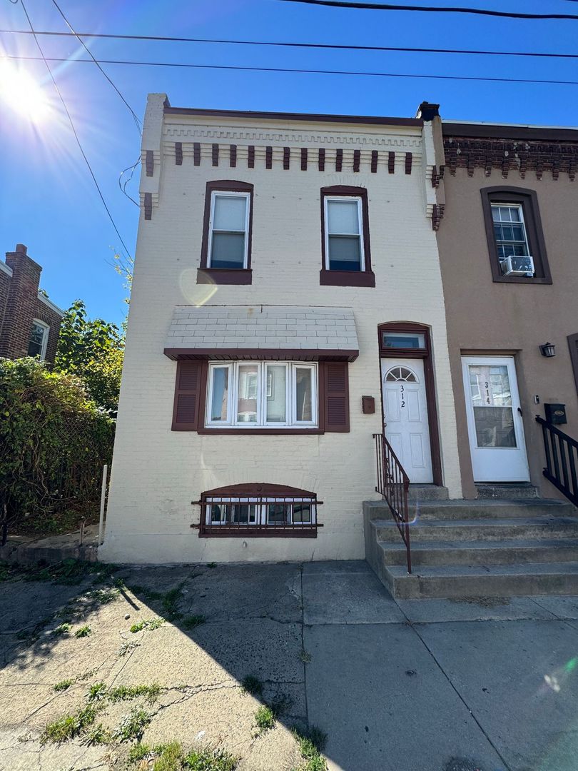 Chester House: 312 Concord Ave