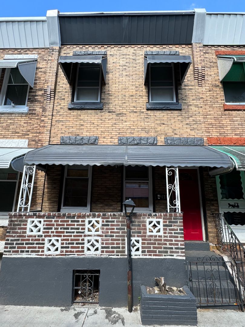 Philadelphia House: 2416 N Hollywood St