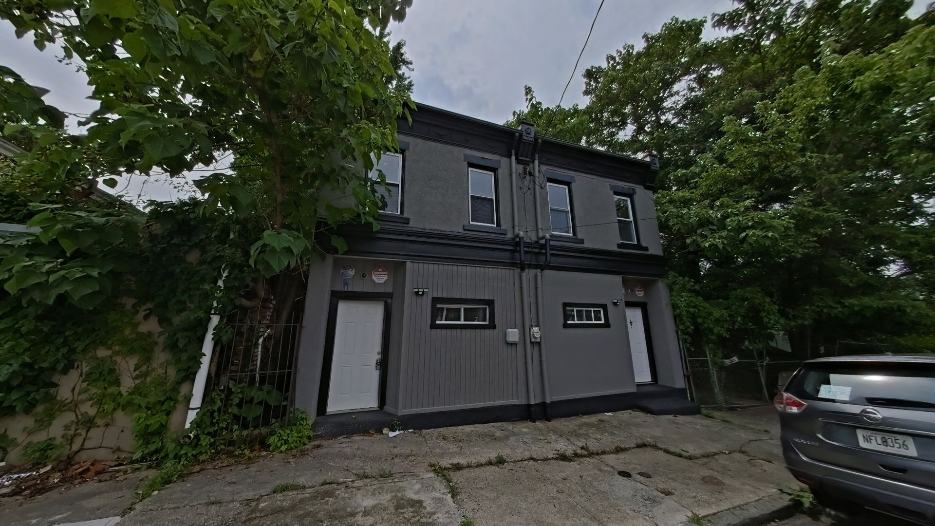 Philadelphia House: 868 E Locust Ave