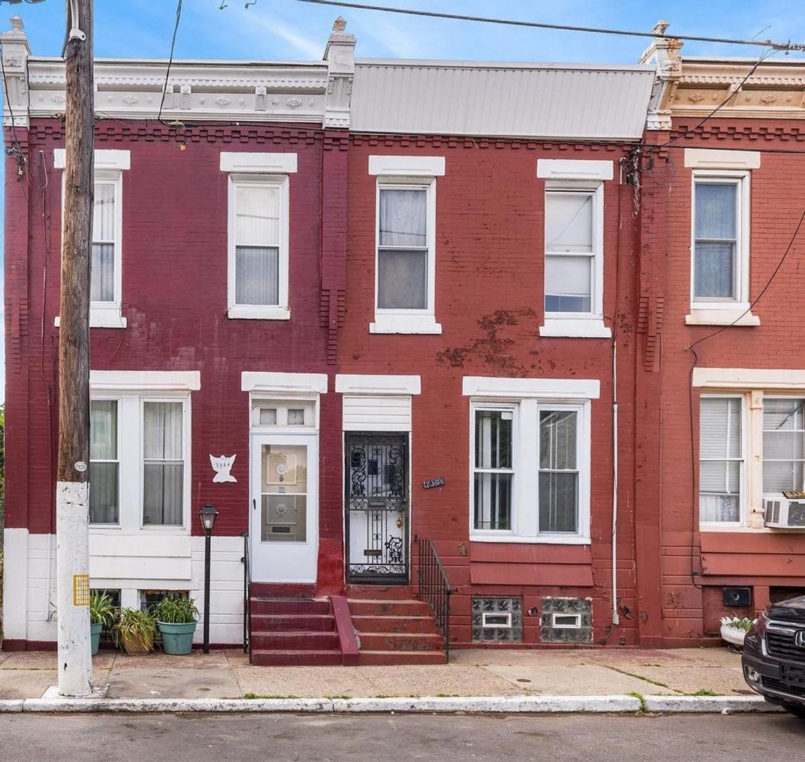 Philadelphia House: 2304 N Smedley St