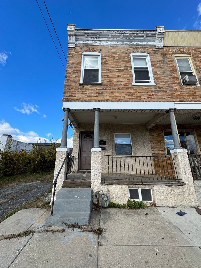 Chester House: 620 W 2nd St