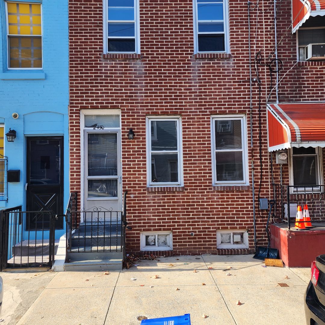 Philadelphia House: 2450 N Fairhill St