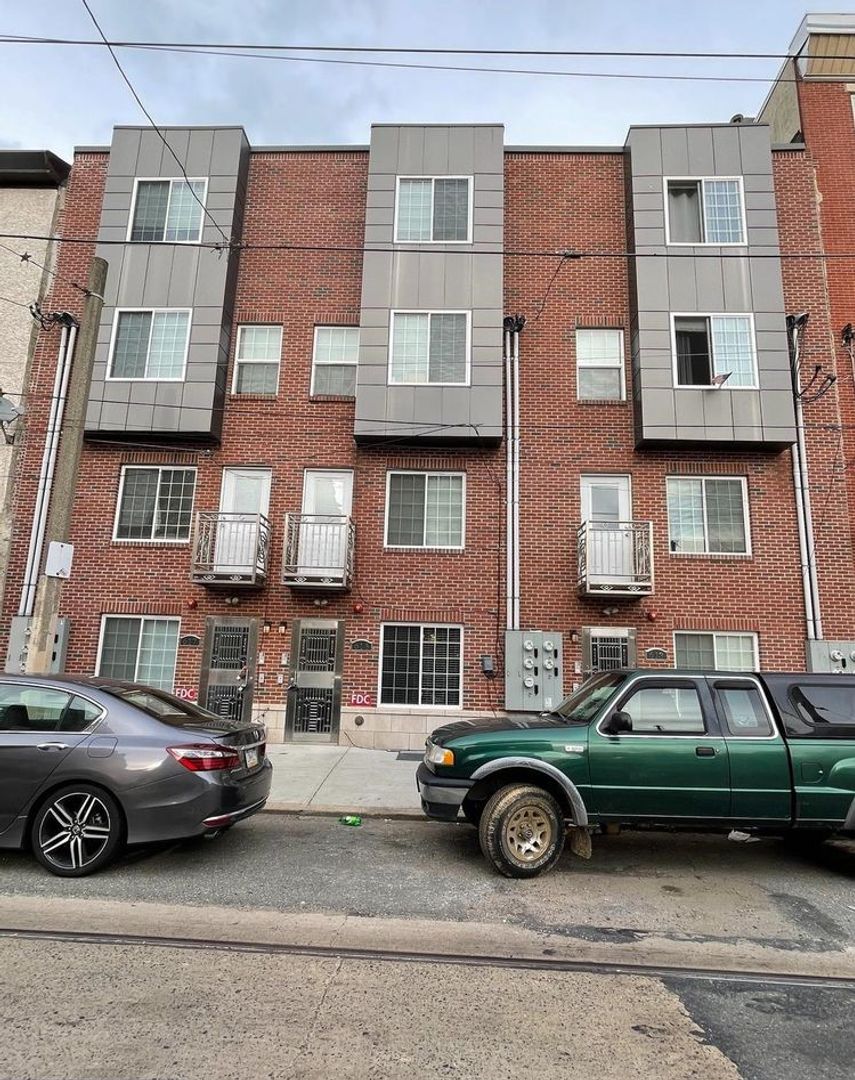 Philadelphia Apartment: 615 N 11th St