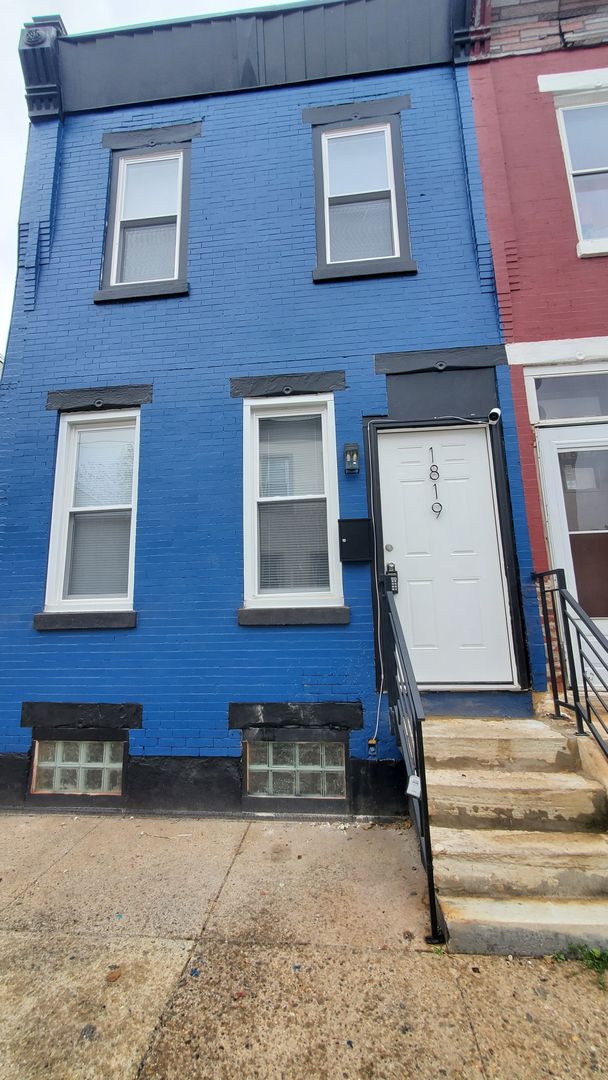 Philadelphia House: 1819 Judson St