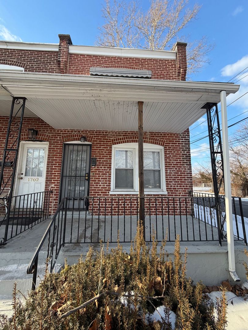 Chester House: 1700 W 11th St