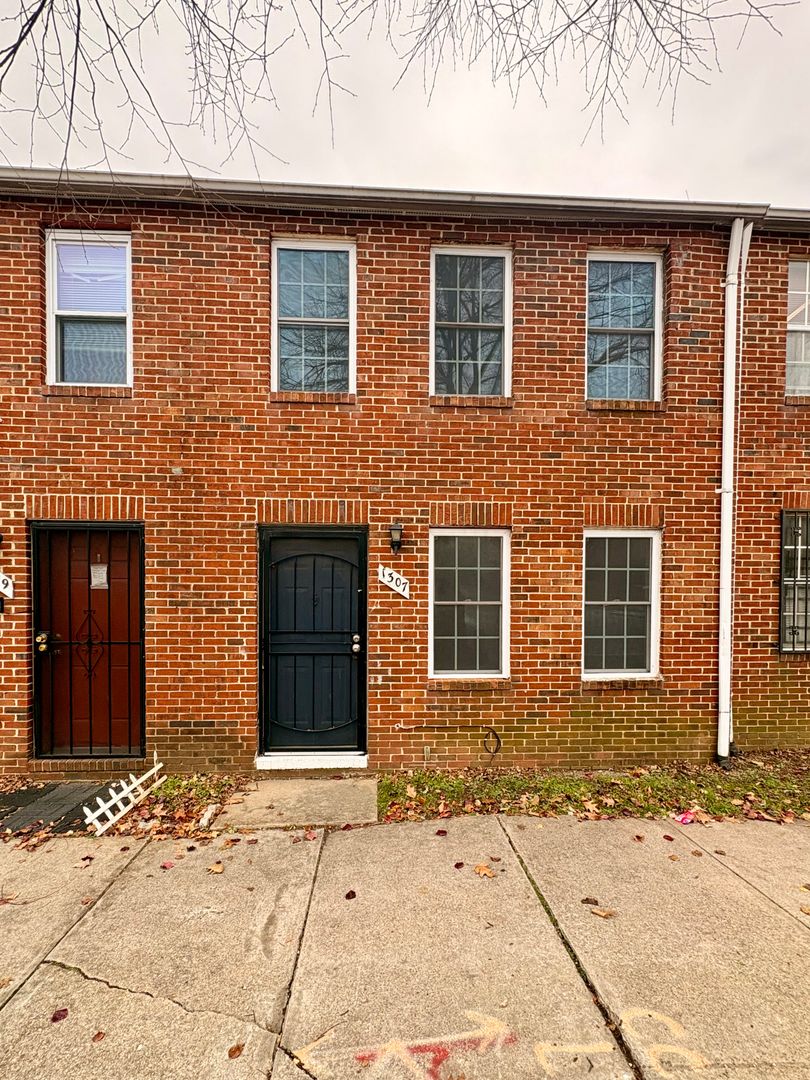 Baltimore House: 1307 E Madison St